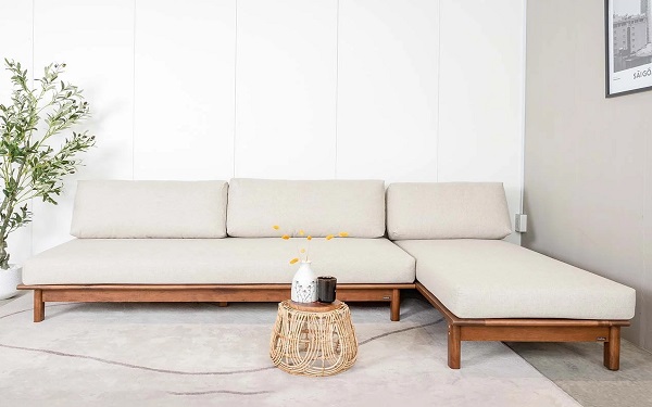 Kích thước sofa cũng là yếu tố quan trọng giúp phòng khách trở nên rộng hơn