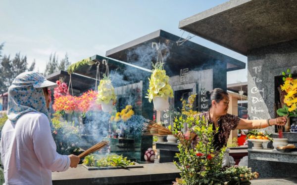 Nghi thức cúng bái tạ mộ lễ tháng Chạp