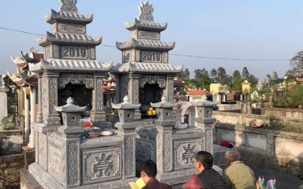 Nghi lễ tạ mộ khánh thành sau khi xây dựng phần mộ mới